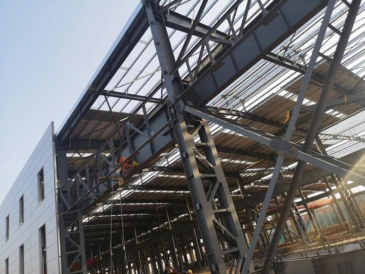 8 Pitakonan Teknis Lanjut Babagan Desain Struktur Baja lan Analisis Gagal