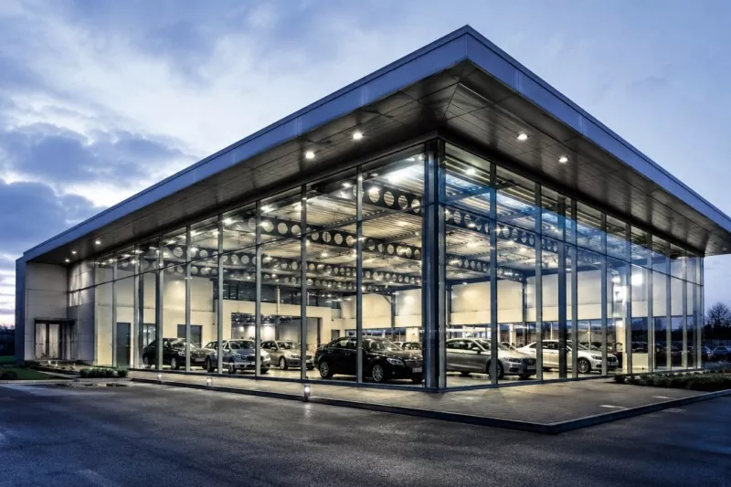 Napa Desain Gedhe-Span minangka Kauntungan Inti Konstruksi Showroom Mobil Rangka Baja?