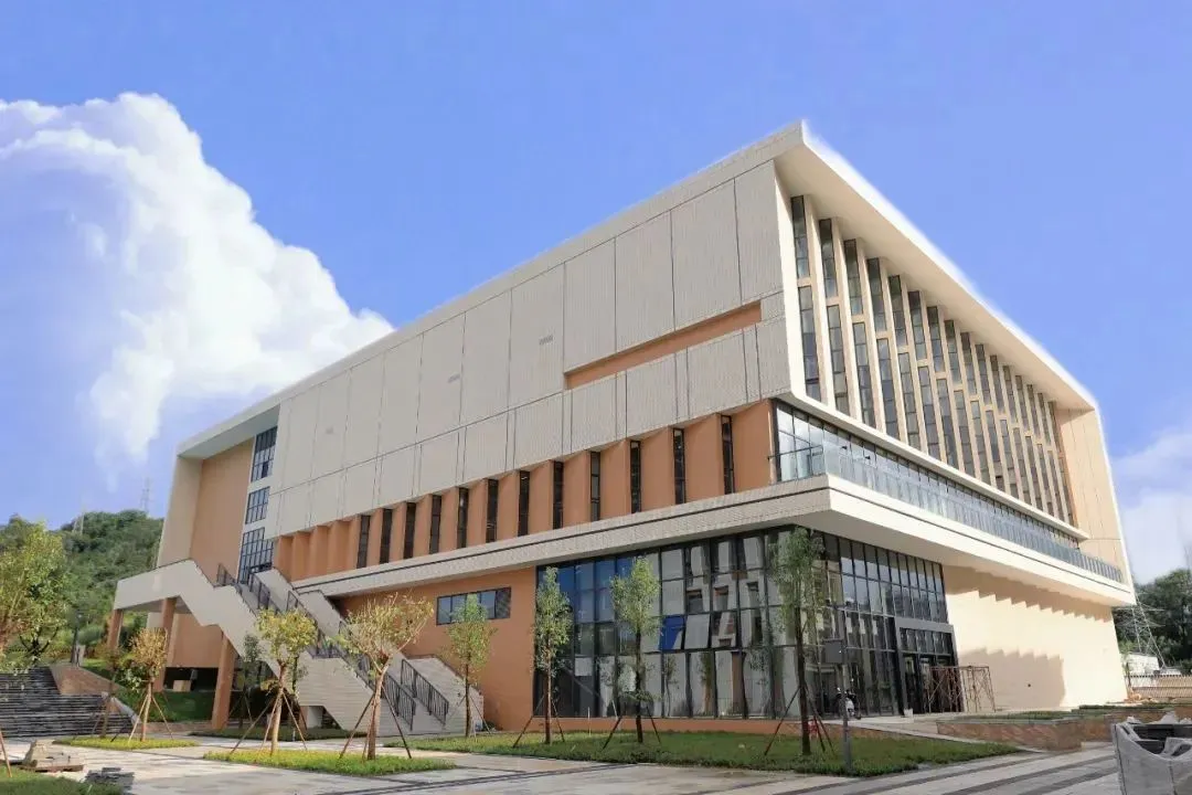 Gedung Olahraga Kampus Konstruksi Baja
