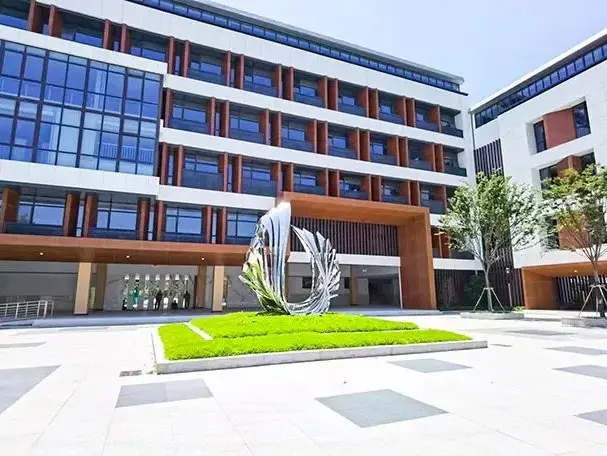Sekolah Struktur Baja Ringan